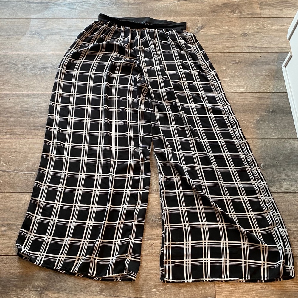 CS FOCUS STUDIO wide leg  sheer pants. Sz 1X